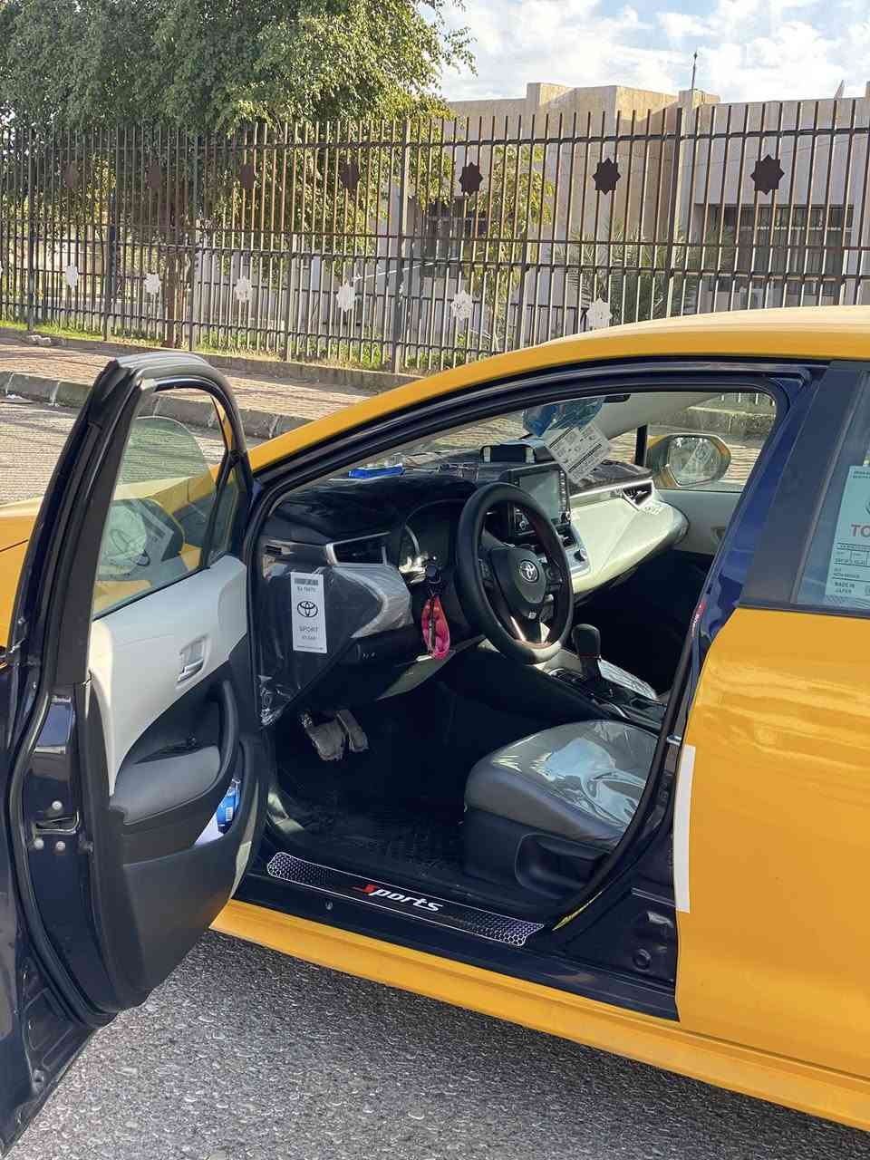 السلام عليكم 🙋🏻
كورلا 2020 وارد امريكي للبيع ماشيه 143 ميل 
بجم كبس بدون دواخل بدون ايرباك 
داخل لونين + ويل كروم بلادي 
بيها مكانات تصفيه بدون فتح برغي واحد و الصور موجوده بالمنشور السياره بسمي تحويل ثاني يوم رقم دولي 
…
السعر 178 $ 
للاستفسار . ***********
