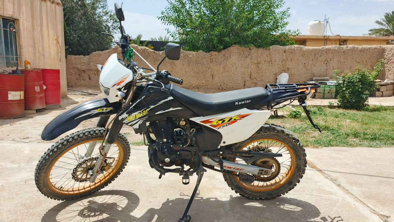 السلام عليكم
للبيع قفاز

موديل 24

محرك 250cc شرط ما مفتوح 

كهربائيّاته كلها شغاله 

بريكاته امامي خلفي شرط 

سلف شرط نگره 

ملاحضه الموطور وضع شركه 💁🏻

مكاني ديالى طريق دلي عباس قريه العجيمي
السعر مليون و350 بي مجال 

رقم الهاتف ***********
