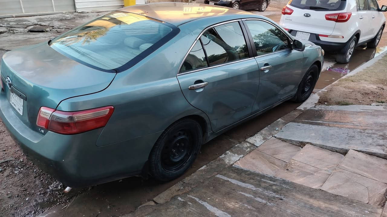 كامري 2008 وارد امريكي حادث باب السايق مصبوغ والباب الي خلفه والصفحة مرشوشة كلير محروك بجم كبس بدون ايبراك فقط ايرباك بردة السايق ماشية 135 الف ميل تبريد منظومة جديدة باتري جديد عبوة فيول بمب جديدة محرك جيد مابي لادخان ولا تبخير كير جيد جدا . الصفحة عكس السايق بيها رصعة بالتكمة الخلفية واكعة عليها حديدة ومامصلحها . بيها مكانات جراد .
السعر المطلوب 90 ورقة بيها مجال بسيط 
مكان السيارة بغداد العامرية 
السيارة رقم بغداد باسمي 
***********
