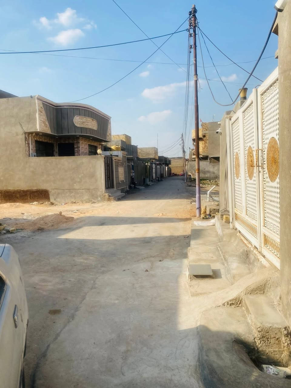 دار للبيع الطهمازية عمود ٩٩
بالفرع المقابل فرن صمون ألف عافية

جنس العقار زراعي سند ٢٥

المساحة ٢٠٠ متر سنة البناء ٢٠٢٣

يحتوي الدار على طارمة كبيرة مرافق صحية خارجية صالة مطبخ هول حمام داخلي غرفتين وترك

وفوك غرفتين وبيتونة كبيرة

النواقص أرضية الطابق الأول صب بالكامل والفوك غرفتين مسقفات وبيهن شبابيك

السطح مزفت

السعر ٨٠

ويرهم مراوس حسب القناعة

للاستفسار واتساب ***********
