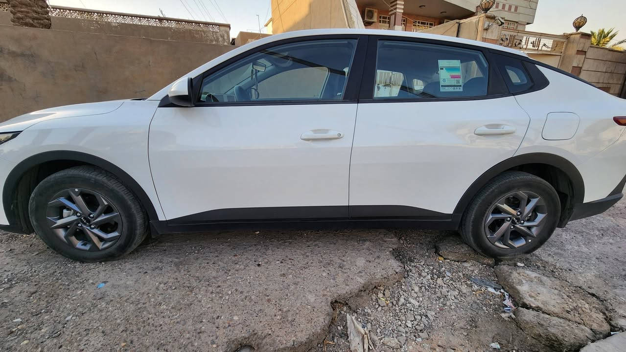 للبيع KIA K3 مكسيكي دولية موديل 24 ... سيارة بيها فقط جاملخ الايمن وشويه من بنيد فقط..مواصفات محرك (1.6) .. كير سيارة AT .. حساس امامي وخلفي .. كاميره خلفية دواره . ومثبت سرعة ... سعر 155 ورقة .. رقم بغداد .. وبأسمي سيارة .. اتصال او واتساب ...***********
