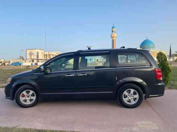 دوج كرفان7 راكب 
مديل 11 
بيبان كهرئائي 
جام 4 كهربائي 
فرس سقف 
فرس ارضي 
تبريد 3 قطع 
شاشه عطلات 
تخم تاير حداديه باتري جديد 
مكينه هستوني شادها حاويه
***********
