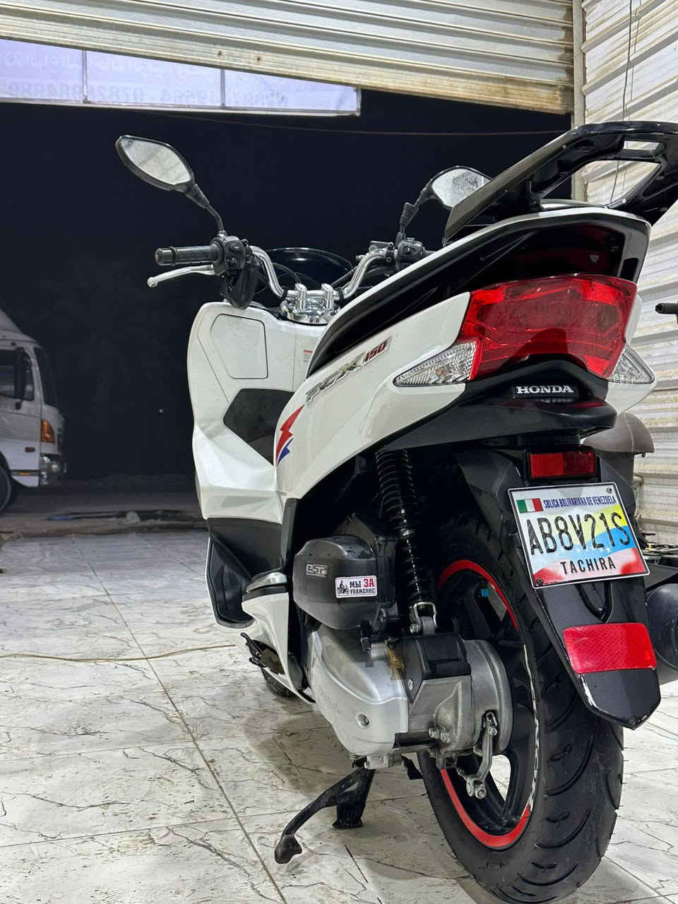 دراجة pcx جيل ثاني 

دراجه مكفولة كفالة عامه مكفولة حت من شخط 

دراجه طالعه من كلشي وكلاشي صارله 3 اشهر 

الرقم : ***********
