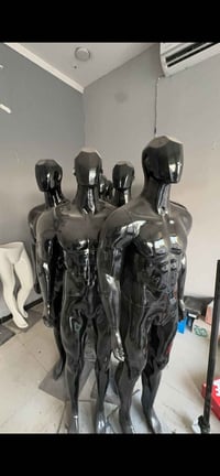 ملكانات للبيع مستخدمات ونظاف  راسلني خاص وتدلل او اتصل 07873060020