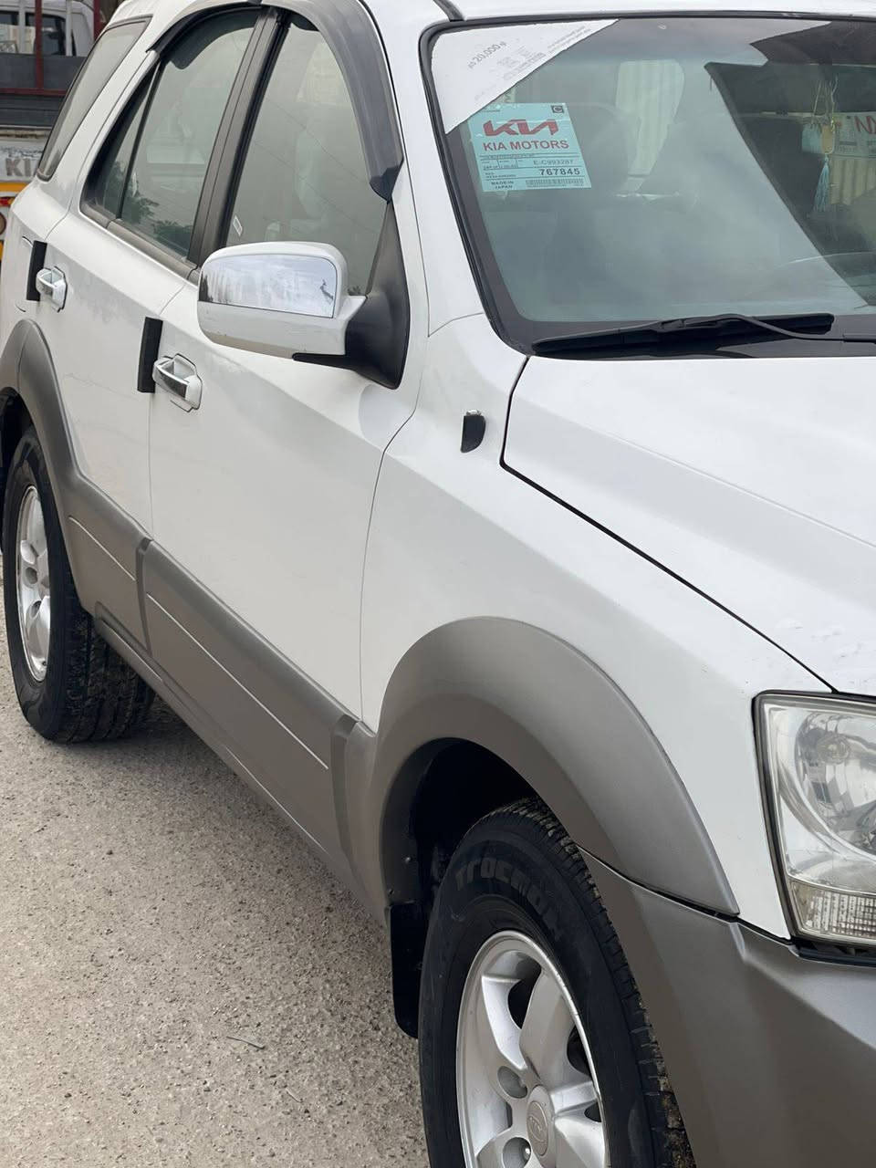 السلام عليكم 
 سورنتو 2007
وارد خليجي سياره اعلى فئه فول مواصفات بيه صبغ قطعة ونص 
رقم بغداد 
تحويل مباشر 
المواصفات 
فتحه سلايت 
داخل جلد 
فورويل 
شاشه كامره 
حداده حلوه
دواخل جلد 
تبريد ثلج شرط 
محرك 6 كفاله 
كير مكفول 
تحكم استيرن 
وباقي المواصفات المعروفه 
سياره ما متعوبه
مكان السياره بغداد 
رقم الهاتف ***********
