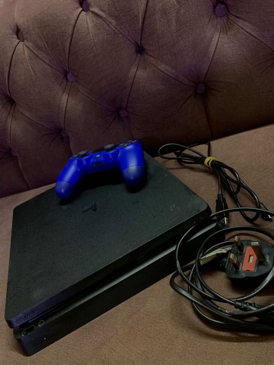 سلام عليكم بلي 4 سلم اونلاين   مفتوح  لتنضيف فقط  وياه يده تجاريه و كيبل شحن  اصلي  وكامل ملحقاته البلي نضيف  من بره ومن جوه شخط مابي  السعر 250 وبي مجال العنوان بغداد حي اور التواصل واتساب *********** او خاص
