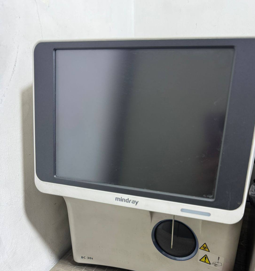 ١- cbc Bc10 مع ملحقاته
بسعر ١٦ ورقة 
٢- cbc BC30s  مع ملحقاته 
بسعر ١٧ ورقة 

نضيفات جدا 
متواجدات في بغداد 

***********
