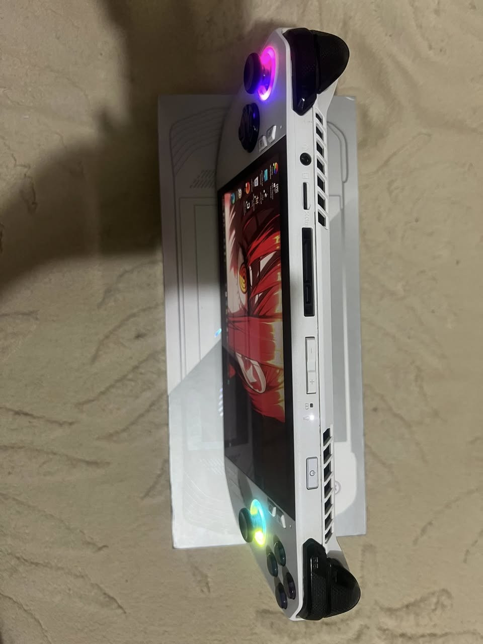 السلام عليكم ورحمه الله وبركاته 
جهاز rog ally z1 نسخه اكستريم للبيع
نضافه الجهاز 100/100 سبب البيع اريد اشتري تجميعه
وين ما تريد تفحصه افحصه ضامن الجهاز جداًً نضيف
سعر 540 الف وبيه مجال حك الجيه يعني كروتك عليه 
***********
