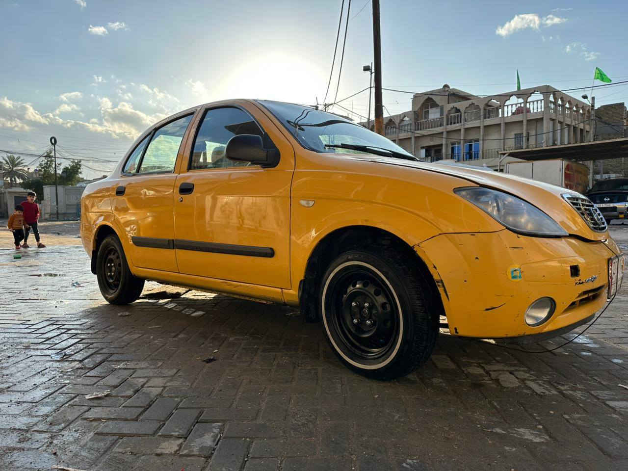 سلام عليكم ورحمة الله وبركاتة سيار طيبه 15  سياره كله مكفوله عده ضربته بل باب ضربه بسيطه ومصلحه نفس باب خيط تبخير سياره خير من الله صدر دبلات كله جديد مكاني مدينه الصدر سعر 38 بيه مجال
***********
