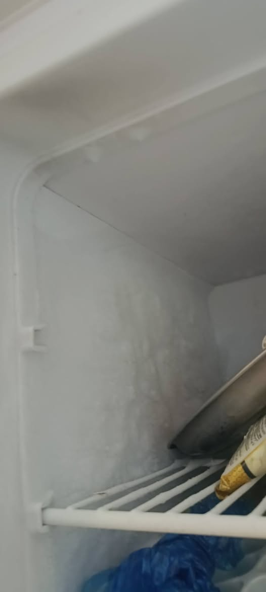 السلام عليكم ثلاجه نضيفه للبيع سعر 125 بية مجال
***********
