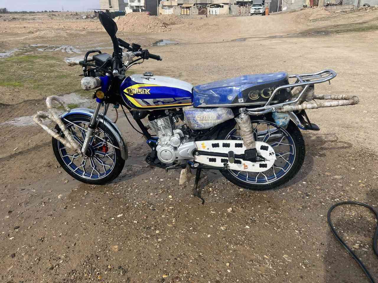 السلام عليكم دراجه لبيع موديل ٢٤ دراجه كامل مكمله محرك شرط ما ممحطوط عليه سبانه السعر ٦٧٥ وبيه مجال لشراي مكاني قضاء الدور الشراي يتصل *********** أو  يتفضل خاص ويدلل.
