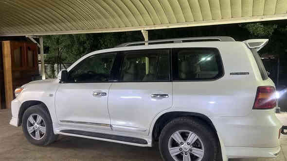 السعر ٢٨٥ بيه مجال 
لاندكروز 2011 بيه صفحه السائق صبغ

الشراي يتصل ع رقم ***********
