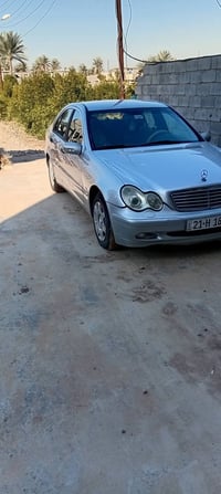 مارسيدس موديل ٢٠٠٠ ربعة سلندر بلاد مامصبوعة شاشة وكاميرا كشنات كهربائي...