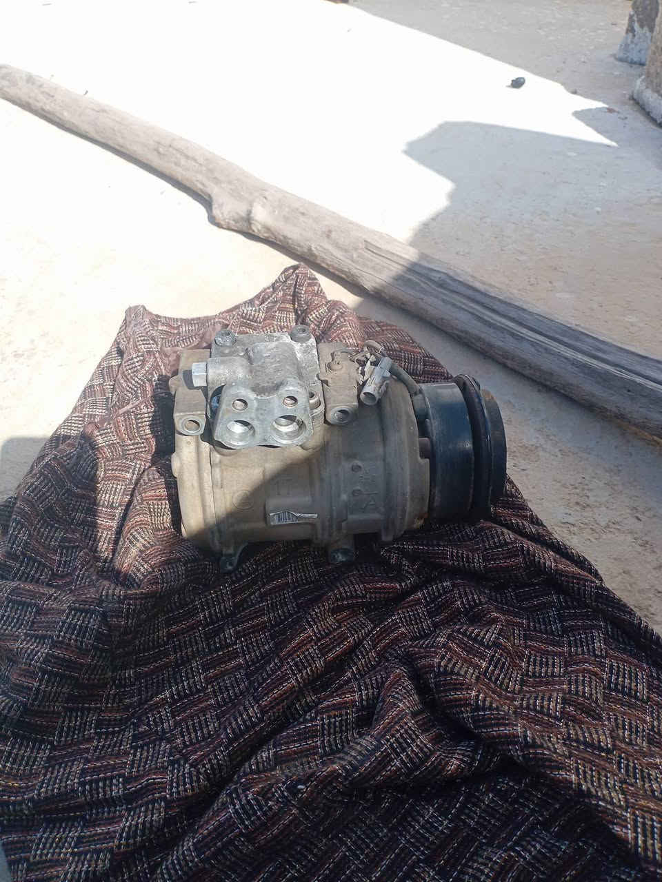 السلام عليكم ورحمة الله من رخصة الأدمن عندي هذني الغراظ مال مونيكا 2003
كمبريسر بشرط الفحص سعره 100
سيبايات قماره كاملات هنه وبراغيهن جيب وشد سعر 75
اكسل امامي كامل مكمل ويه تفرعاته سعر 150
هوك اصلي سعره 25
الويل سعره 20
واذا واحد ياخذهن شلع راح إداري بل سعر
للاستفسار ***********
