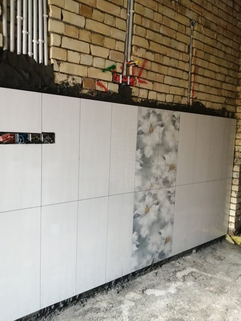 خلفه سيراميك في كربلاء شغل درجه اولى جداري و ارضيه جميع انواع السيراميك مع بورسلين و  كاشي و مرمر و بآيات درج داخل في كربلاء رقم الهاتف ***********
