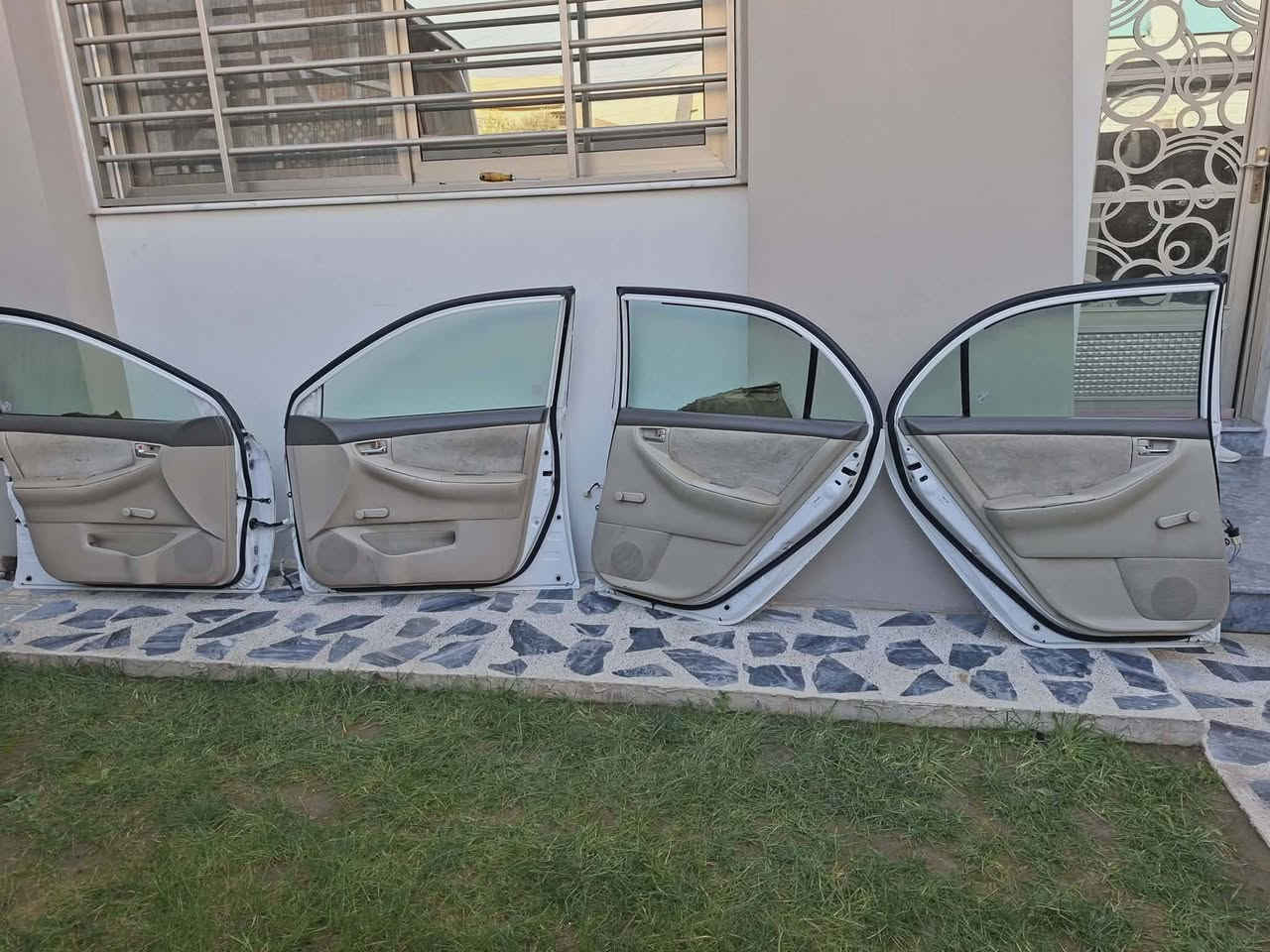 للبيع أبواب كورلا بيكاتشو السعر ٤٠٠ الف 
نضيفات بدون صبغ 
***********
