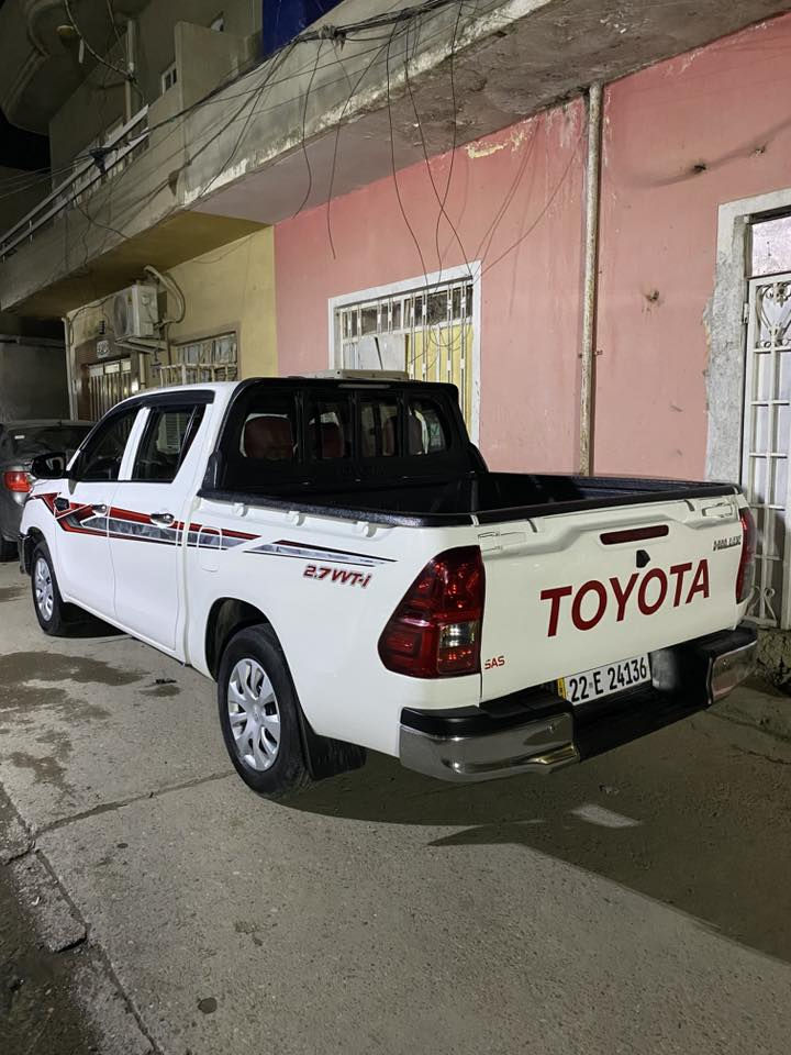 تويوتا هايلوكس باب اول 2023ناصي  ماشي 70 الف السعر 235.  ***********
