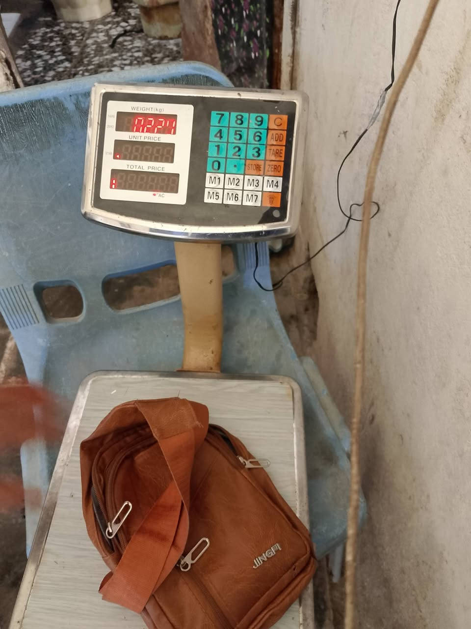 ميزان الكتروني للبيع السعر 25 مكان حي الرحمه الشماعيه رقم الهاتف ***********
