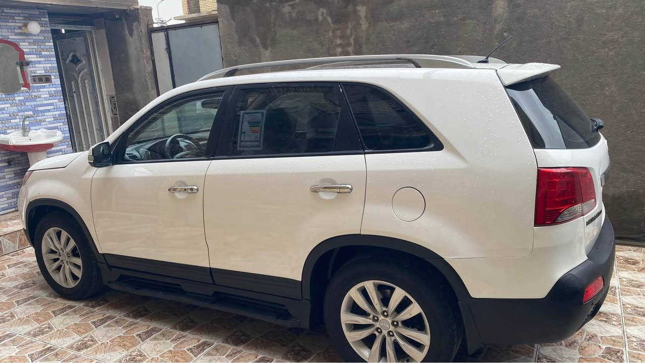 السلام عليكم 
*********** سورنتو موديل 2012 للبيع
محرك 2400 دوش 4 سلندر 7 راكب رقم بصره انكليزي جديد بسمي ماشيه 155 الف كفاله لاضربه ولاصبغ ولاتبديل 
محرك مكفول لاتنقيص ولا بخار ولا مفتوح تخم تاير جديد 
حداديه ستوني مسويها تبريد تدفئه كله يشتقل السعر 148 العنوان بصره البصرة, العراق
