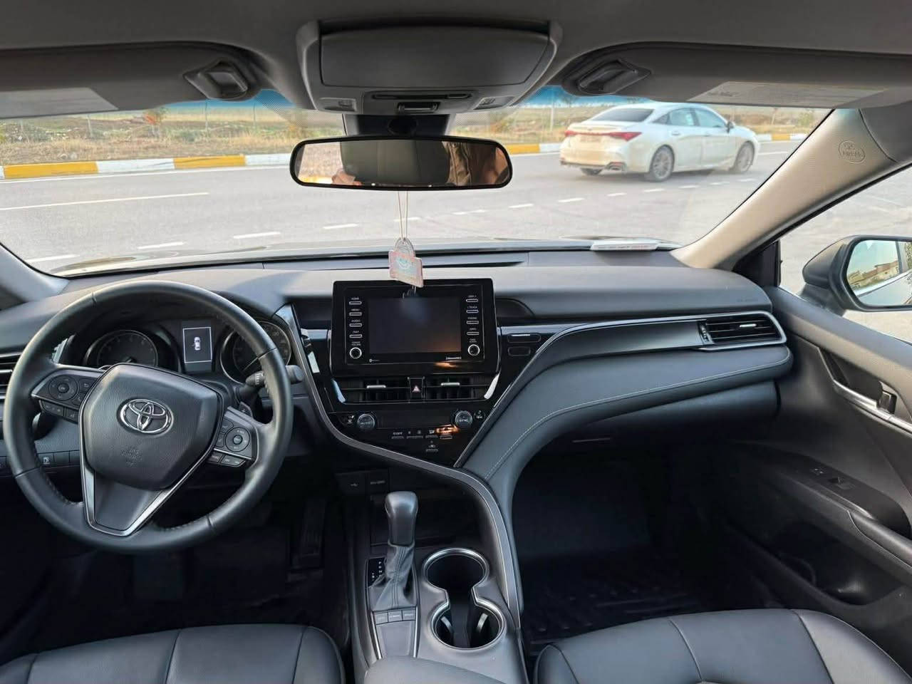 تۆیۆتا کامری ٢٠٢٤  se ڕەشی قەتران
مواسەفات فول کوشن کارەبایی  و  راداری پشت و پێشەوە سی مۆدی لێخورین ECO .NORMAL. SPORT سەیارەکە کوشن جلدە و تەحدیل سورحەیە  ویل  کرۆن و  لایت زینۆن فول ئۆتۆ شاشە گەورە  وەکوو بۆیاخ سەیارەکە  ٢ پەلە بۆیاخی بجوکی  هەیە   بی داخلی و زۆر پاکە
15000 ڕۆشتوە سەیارەکە4 تایەی شەریکەی لەسەرە بی قەل و قوپە سەیارەکە زۆر پاکە شوێن :رانیە  بۆ سحر  پەیوەندی بکەن. لەگەل رێزم
***********
***********wats app w vibar رانية, السليمانية
