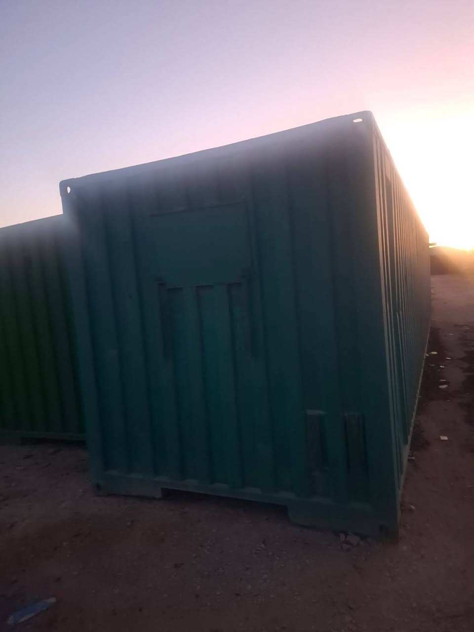 حاويات عدد 2 
ارتفاع 260
والطول 40 قدم 
مكان كربلاء
 السعر 19 ورقة الحاوية
للاتصال ***********
