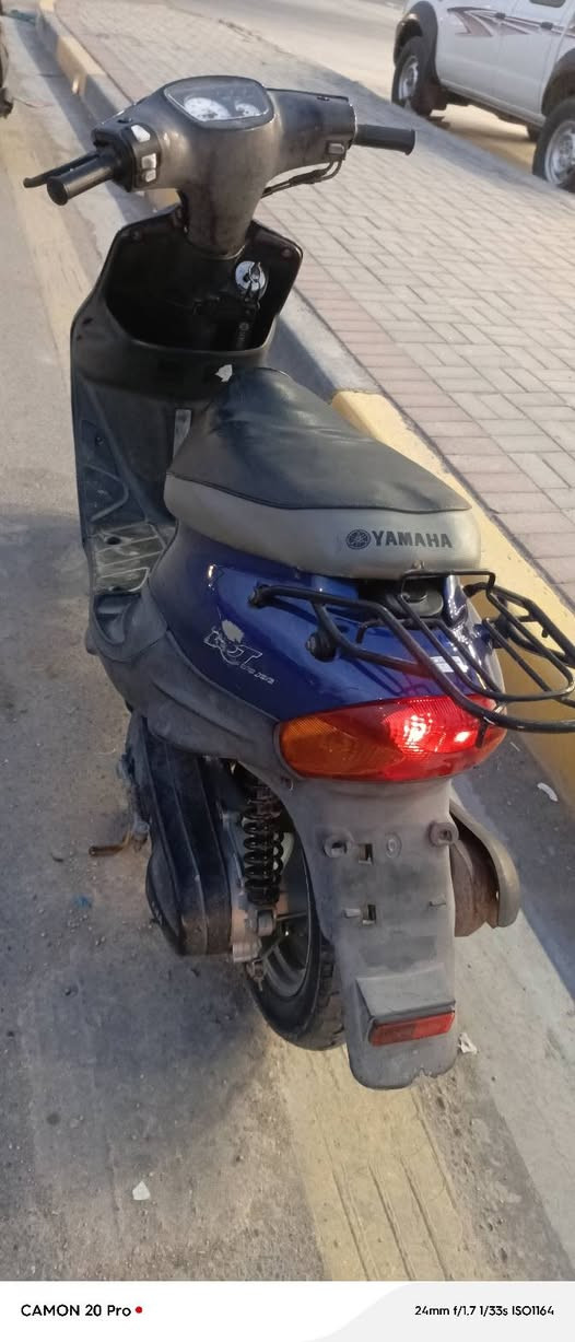 سلام وعليكم بيجي حاويه كفاله عامه دراجه جديده مكاني سماوه  سعر 850لون حربي  وهذا رقمي ***********
