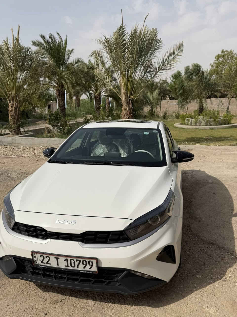 السلام عليكم سيراتو خليجيه  للبيع موديل 2024 السعر162 مواصفات فول محرك 1600ماشيه 80الف السياره بيه شبر صبغ بلجاملغ الخلفي فقط ولقاقي مكفول مكان السياره واسط الزبيديه ***********
