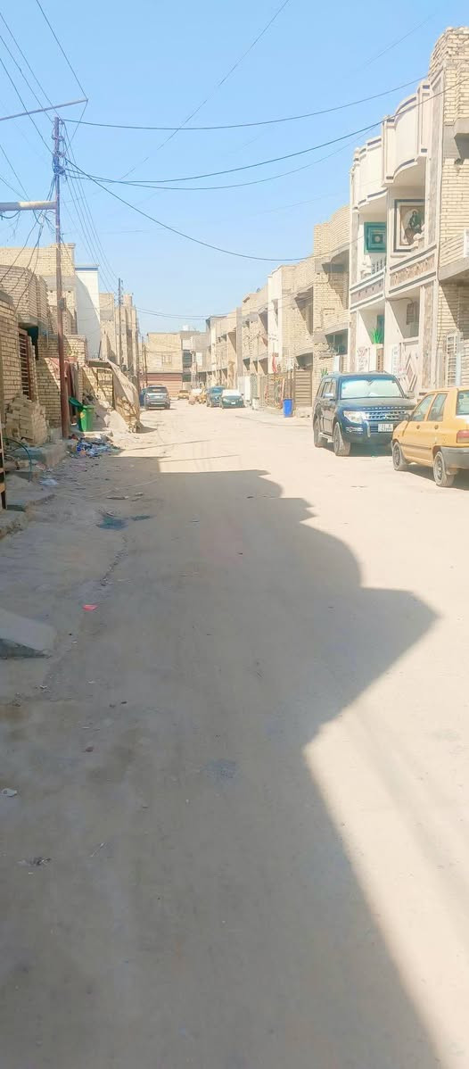 السلام عليكم عندي بيت للبيع 150 متر   اربع غرف نوم استقبال وصالتين حمامات اثنين بناء2025 بغداد الامين الثانيه شارع المكاتب يم روضه اليقين قريب على قناة  ***********
