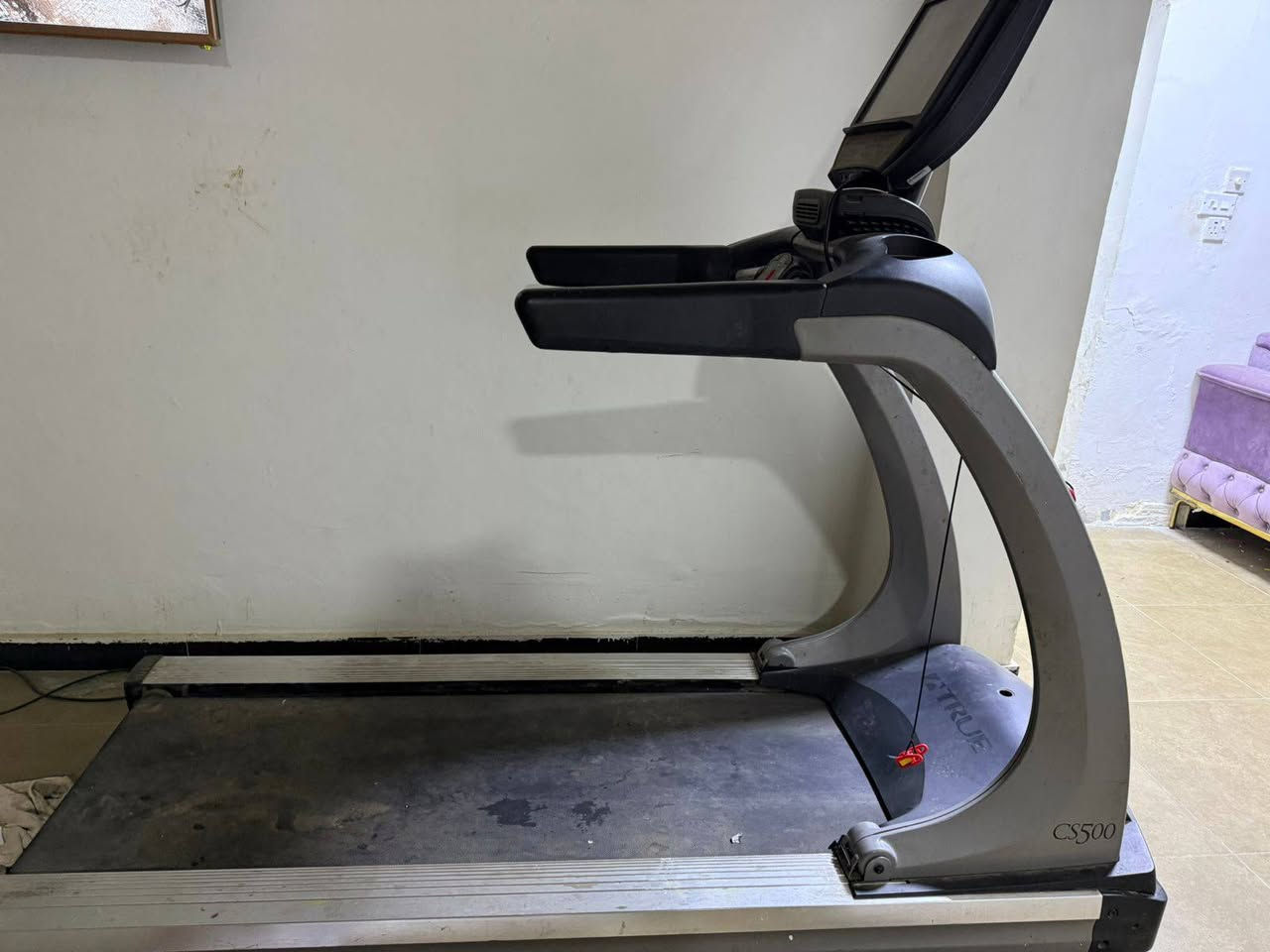 جهاز جري  من شركة TRUE Fitness
جهاز امريكي دبل ماطور 
استخدام قليل 
نظام امتصاص الصدمات مناسب للركبه والظهر 
هيكل قوي وثابت
الوزن 180
مناسب جدا للقاعات
للاستفسار 
***********
