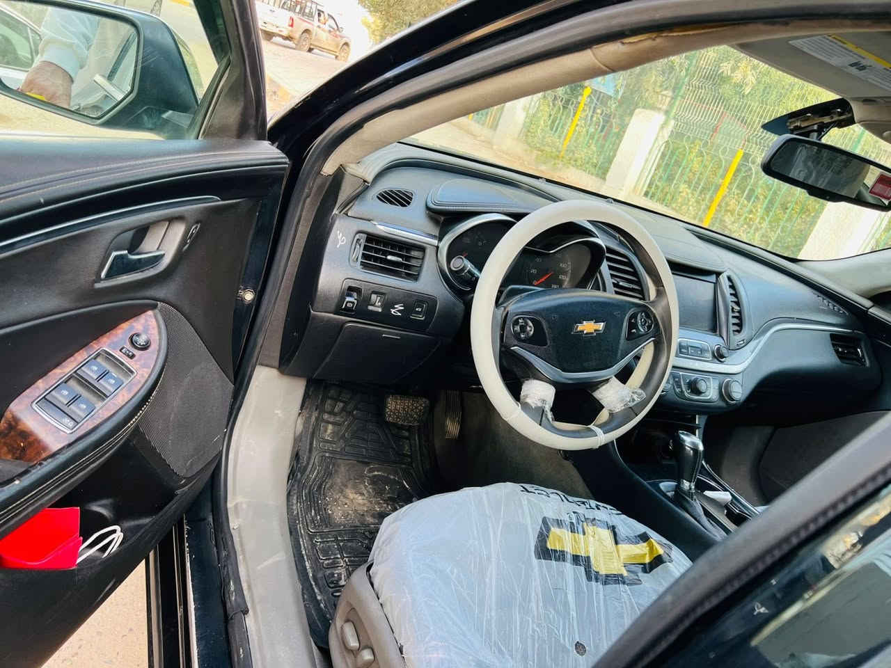 السلام عليكم
امبالا 2017 رقم اربيل سنويه وهزه ورقم جديد مداور او وكاله حاضر
سياره مواصفات LT 
الحادث/ جاملغ والباب جهة سايق وربع بنيد 
بدون شواصي او لغد
مكينه 3600 ما مفتوحه 
ماشيه 140 
السعر 120 وبيه مجال 
مكان السياره الديوانيه 

للاستفسار / ***********
