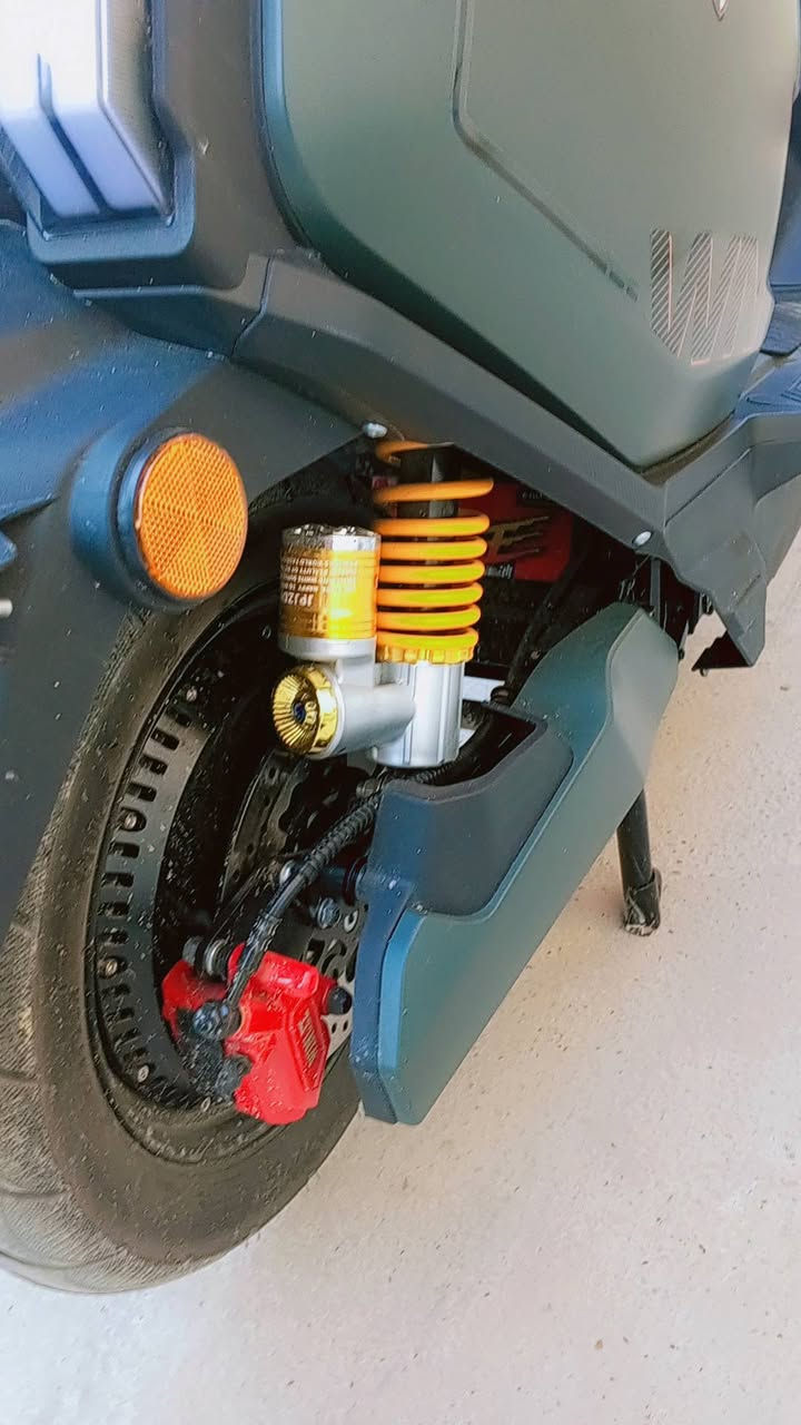 دراجه ساعقه 2026صرله يومين مشتغله فول فول مواصفات شحن usb شحن تلفوان  ام بي ثري شاشه لمس ملف 3000 تمشي 80 كيلو الشحنه الواحده سرعه 100 لوان زيتوني  بصمه أو حساس شاشه طفاء او تشغيل
السعر 1600 العنوان كراده كهرمانه ***********
