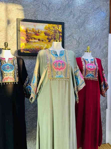 فساتين وتراكات 
قطع اخيرة 
للحجز والاستفسار راسلونا واتساب *********** كركوك
