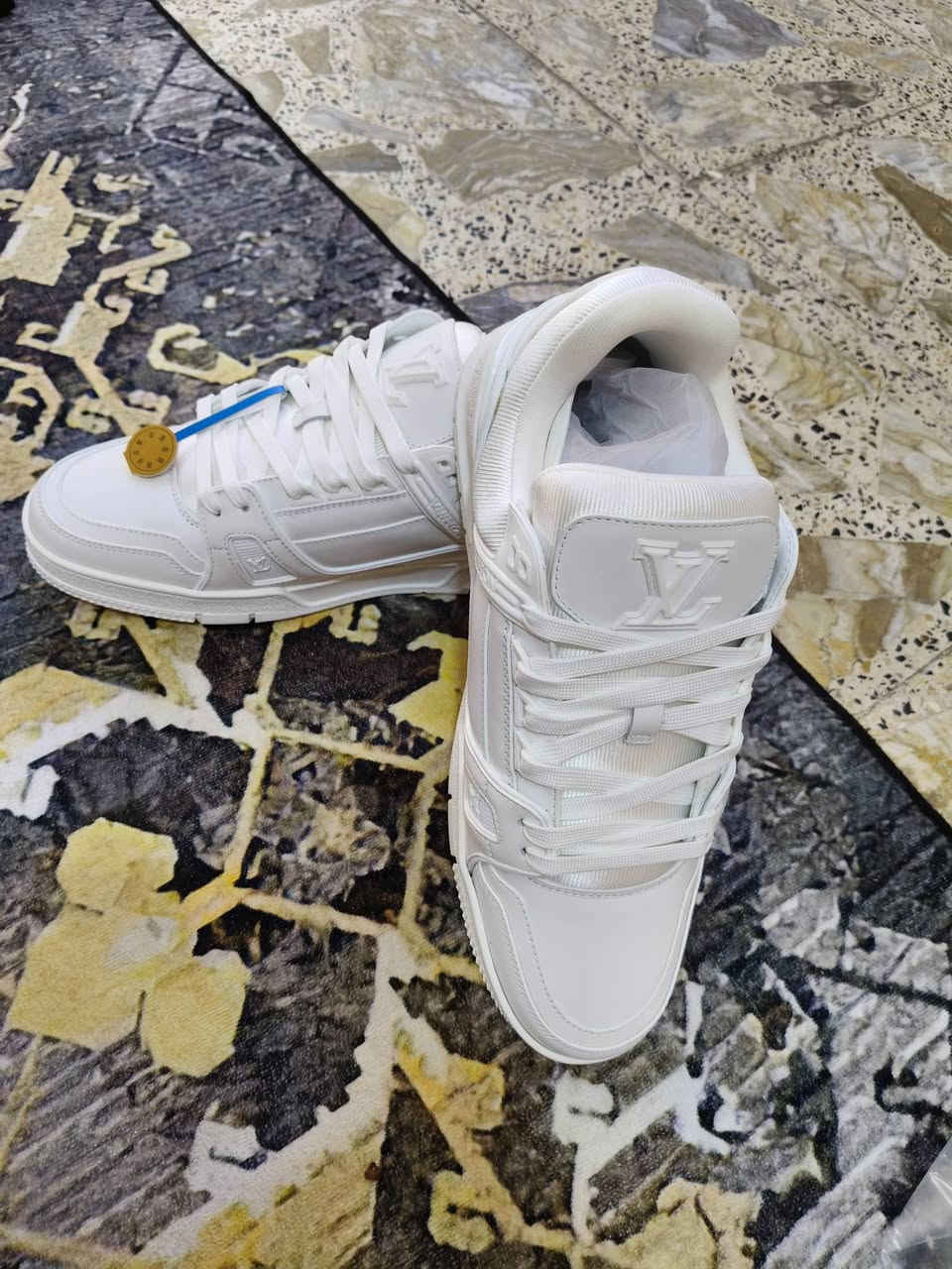 السلام عليكم
حذاء رياضي رجالي ماركه لويس فويتون الحذاء ماركه اصلي ما ملبوس والماركه معروفه القياس 44

اعلئ سعر ابيع يوجد توصيل بغداد فقط 

اكرر اعلئ سعر ابيع


**إذا كنت صاحب هذا الإعلان وتريد حذفه لأي سبب، رجاءا أرسل رسالة إلى الدعم الفني**