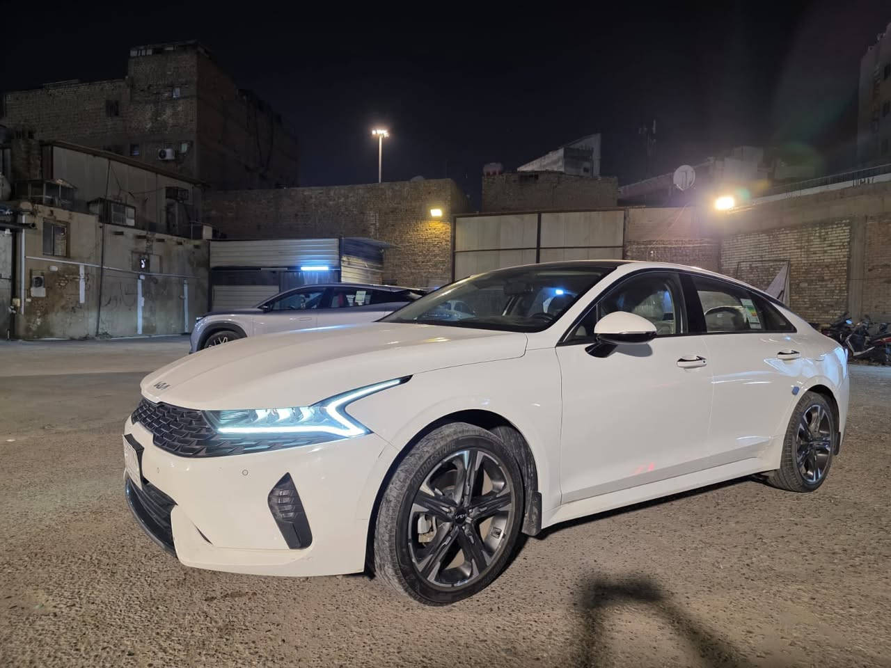 كيا k5موديل 2023رقمً بغداد  ضمان شركه الدوليه العراقيه 5سنوات  موصفات واحد عله واحد السياره  ماشيه 22000
بانورما 
ويل كب 
مكينه2000
أشاير مري
حساس امامي خلفي
لأيد لد 4عدسات 
بكلات لد 
صندوك بصمه
شاشه نفشكن
كامره
بصمه تشغيل +بصمه أبواب عدد 2

تبريد خلفي

تبريد بيانو
دايف مود ماوس

تحكم ستيرن جهتين
كروز سرعه
مري شفط 
تشغيل عن بعد
كشن كهرباء
خمس وضعيات قياده 
حساس امامي خلفي 
 
وباقي الموصفات معروفه
مكان السياره  بغداد الكاظميه ساحة الزهراء
*********** منذر
