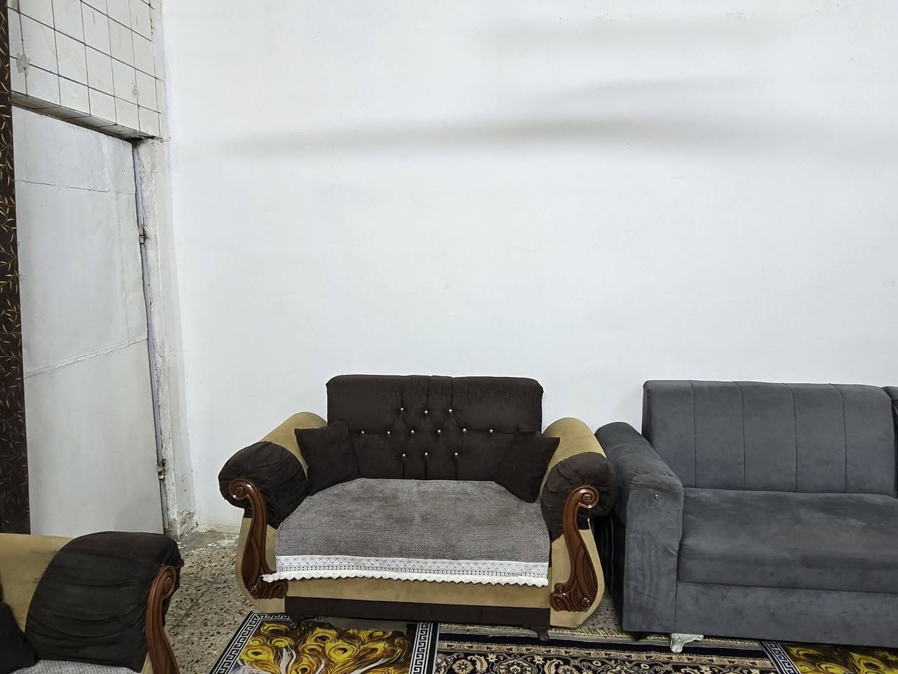 السلام عليكم تخمين للبيع بسعر مناسب هنا ومفرشهن بس لمفرش سعره ب٥٠ ماخذته وحده ثنينهن ب300 ***********
