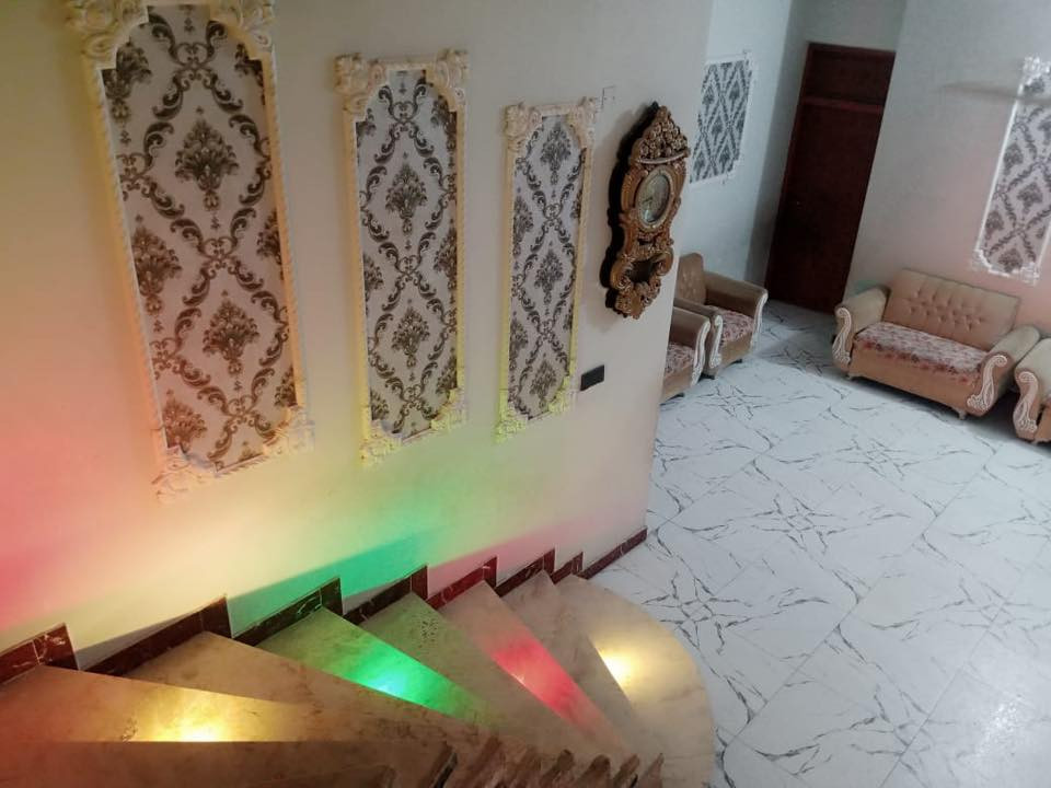 ✨ للبيع بيت زراعي مميز — فرصة ذهبية ✨

بيت زراعي جاهز للسكن، يتميّز بمساحة كبيرة وخدمات متكاملة:

🏡 المساحة الكلية: ٥٠٠ متر
🏗️ مساحة البناء: ٣٠٠ متر بناء طابوق + كونكريت
🌳 خلف البيت: حديقة واسعة، جلسة راقية، أشجار مثمرة، مكان شوي مع ديكور جميل، وبرّ ماء

مواصفات البيت:
 • غرف عدد ٥
 • صالة
 • مطبخ حار/بارد
 • استقبال + ديوان ١١ متر
 • مجمع صحيات خارجية
 • كراج
 • طابقين
 • متوفر كهرباء وماء وكافة الخدمات
 • قريب على المدارس
 • ركن
 • محل تابِع للبيت

📍 العنوان: الصخيين – قرب الشارع العام وقريب من الحولي

💰 السعر: ٢٦٠ مليون فقط — قابل للتفاوض

📞 للاستفسار والاتصال:
***********
