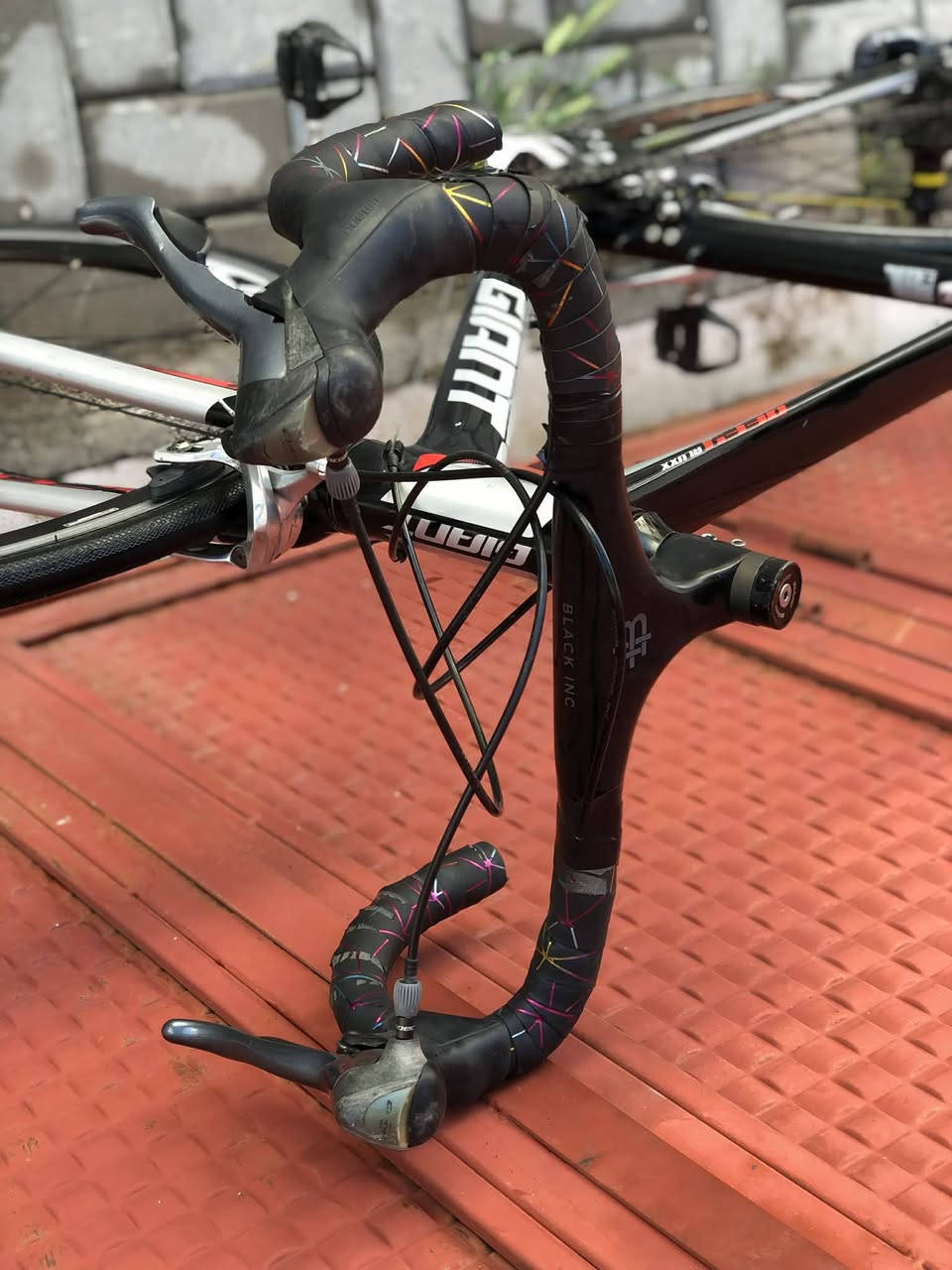 🚴‍♂️🔥 للبيع بايسكل رود احترافي 🔥🚴‍♂️
النوع / Giant 🇹🇼
Road Bike سريع وخفيف 😍
✅ البايك نضيف جدًا واستعمال مرتب
✅ سحب سريع ومريح بالطريق
✅ مناسب للمشاوير والسرعة والتمارين 🔥
📌 المواصفات:
▫️الفريم : ألمنيوم خفيف وقوي
▫️القياس : 28
▫️حجم الفريم : M
▫️الارتفاع : 51 سم
⚙️ نظام السرعات: شفتر + بريك متصل
كيرات : 2×8
🔧 القطع: ▫️مكينة خلفي : Shimano Claris
▫️مكينة أمامي : Shimano Claris
▫️بريكات : Shimano Tiagra 🔥
▫️هيدست FSA بولبرنك ناعم جدًا 😮‍💨
🛞 الويليات : Mavic Pro Carbon
صوت طرب عالي جدًا 😍🔥
🖤 استيرن كاربون
🖤 بايدر قفل
🖤 تايرات 700×25 سريعة وثبات ممتاز
🎁 ويـاه عداد سرعة + جنطة 😍🔥
📍المكان : السليمانية
💰السعر : 450 ألف وبيه مجال  👌🔥

البايك مرتب ونظيف جدًا وما يحتاج أي صرف ✨🚴‍♂️


**إذا كنت صاحب هذا الإعلان وتريد حذفه لأي سبب، رجاءا أرسل رسالة إلى الدعم الفني**