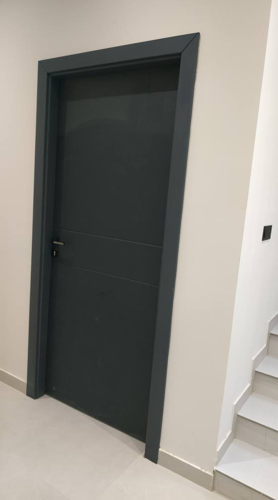 نجارة أحمد لعمل الابواب الخشبيه الحديثه والمحجرات الدرج 
***********
ناصرية السيف قرب مدرسة الكرامة
