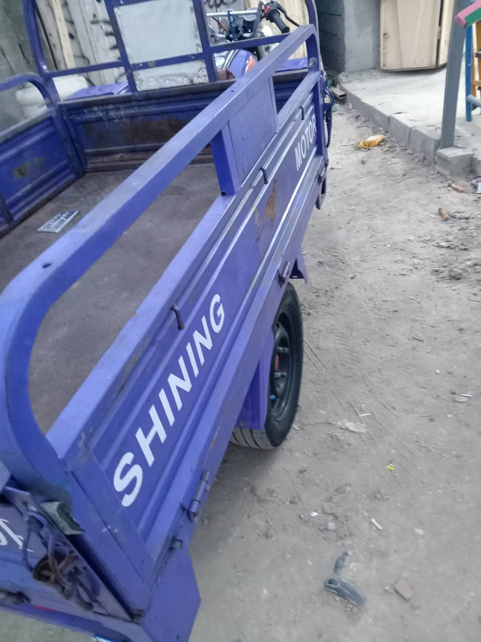 السلام عليكم ستوته للبيع موديل 20 محرك 24 ستوته كلك للبيع مستعجل مكاني بكربلاء قرب مدينه سيد الاوصياء رايدها مليون و600 فيها مجال رقم  ***********
