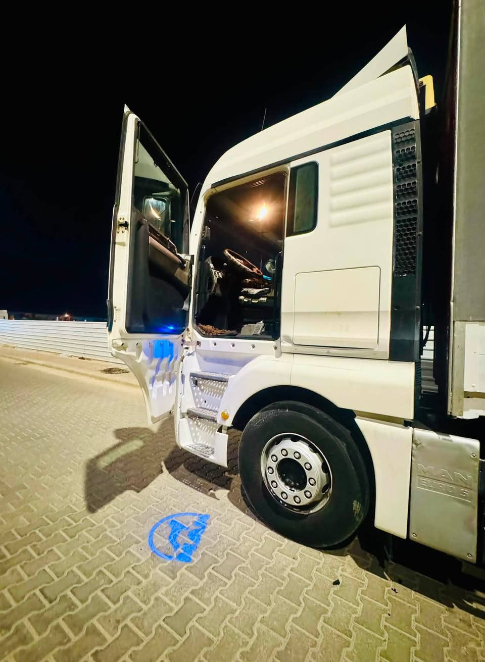 مان سحال ٢٠٠٩ ئوتوماتیک و ریتادەر و هاڤ سبلیت
گێر و مەکینە بەشەرت و نەکراوە تەوە تایەی هەمووی تازەیە 
سەنەوی تا ٢٠٣٠ بی نوقسانی و جاهیز  
کەلار

*********** Vebir,whats app
***********

مان 2009 سحال، أوتوماتيك، ريتاردر، هاف سبليت.

مكينة و گير شرط فحص و كمبيوتر، ما بيها أي مشكلة وجاهزة للشغل. السيارة قوية ومضبوطة، والإطارات كلها جديدة، والسنوية جديدة لحد 2030
