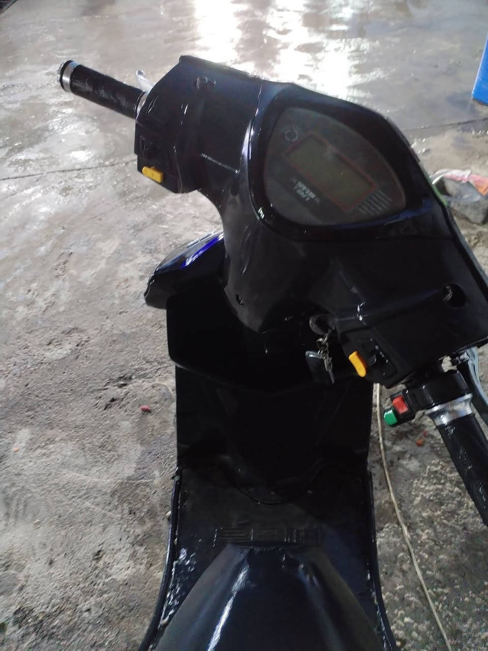 بيها مشكله بل كهربائيات متخلي لدراجه تمشي وشاحنتها ضايعه لي يعجبني سعره ابيعها اله مكاني بغداد كميره ه***********
