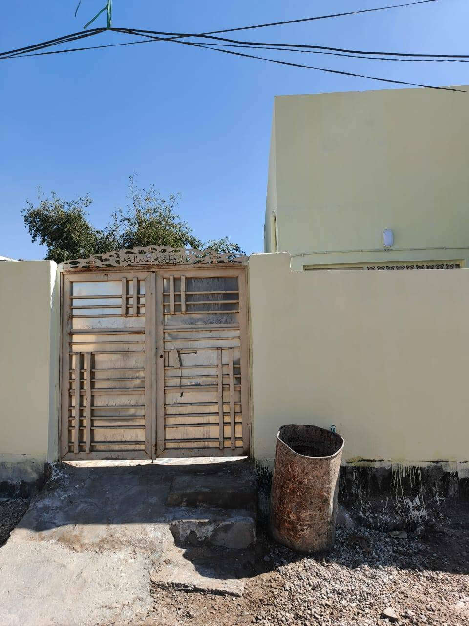 اللهم صل علـى محمد وآل محمد
بيت للبيع المساحه 200متر طابو زراعي سند 25 بااسمي وبي معاملة تطويب البيت عكاده يتكون من غرفه واستقبال وصاله كبيرة وصحيات داخليه وخارجيه للاأستفسار عل هذا الرقم وموجود بي واتساب ***********
