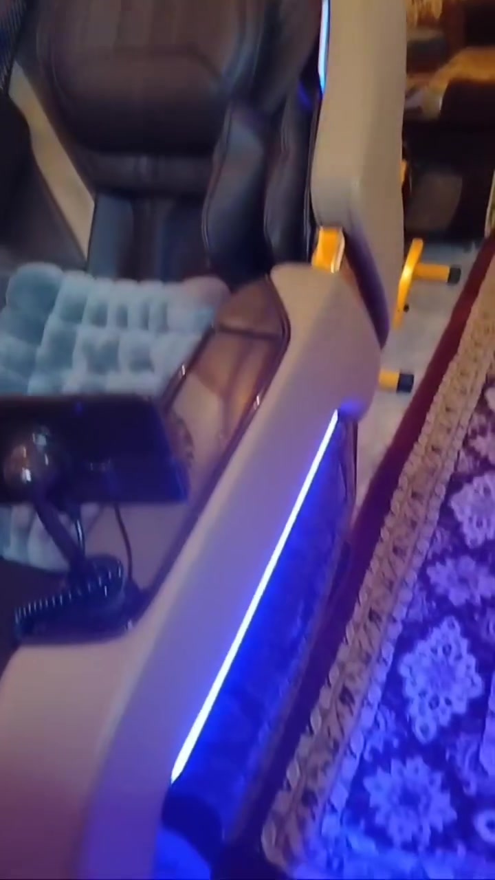 السلام عليكم عندي هذا الجهاز للددليك للبيع الي يحب بتواصل ع هذا الرقم ***********
