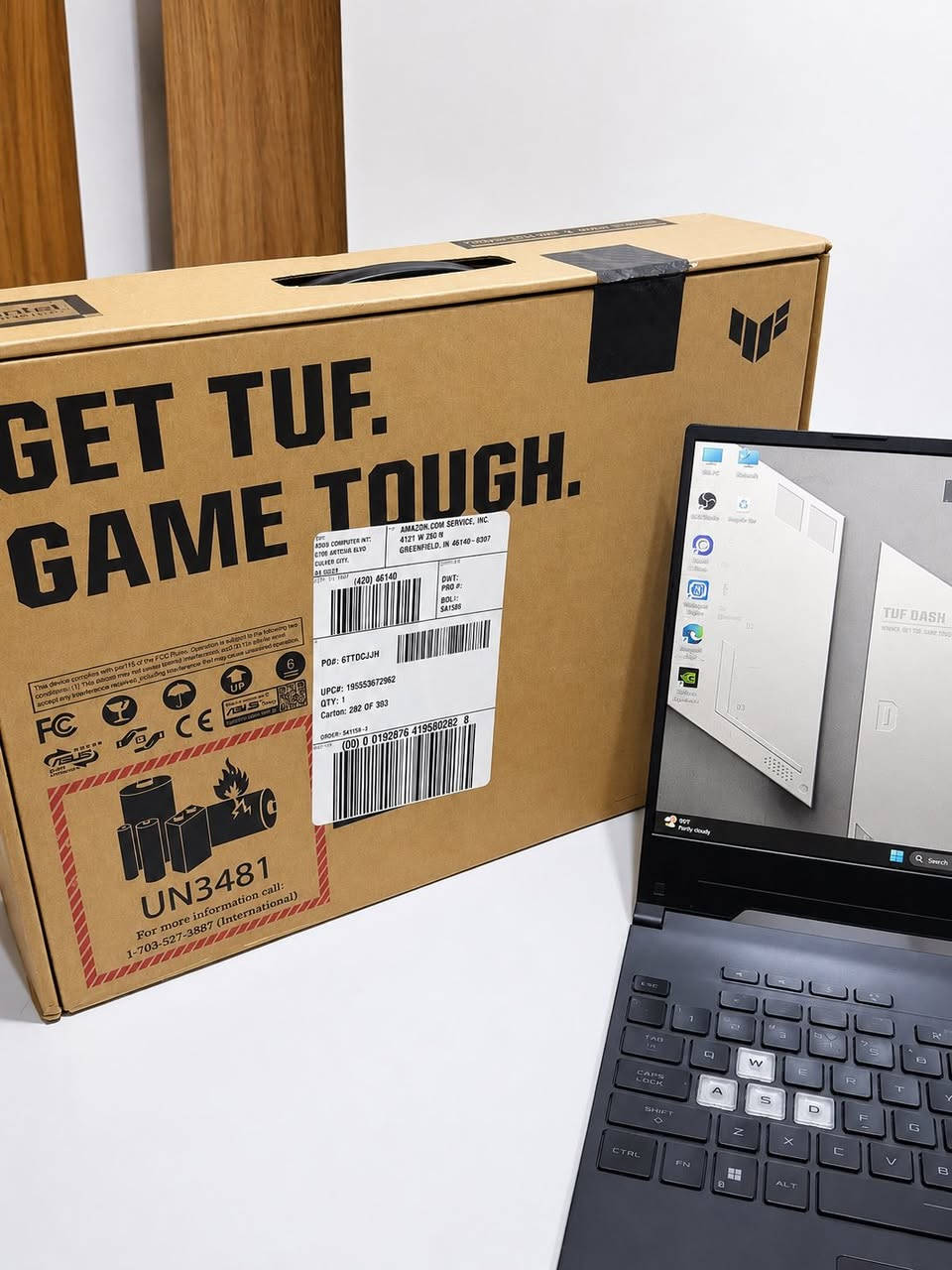 💻 لابتوب ASUS TUF Dash 15 للبيع (  استخدام هندسي نظيف جداً)

السلام عليكم شباب، للبيع لابتوب ASUS TUF Dash 15 غني عن التعريف، نظيف جداً وبحالة الوكالة.

⚠️ ملاحظة مهمة للشراي: الجهاز استخدامه كان هندسي فقط (برامج تصاميم وتصفح)، الجهاز أبداً ما ملعوب بيه أي لعبة، يعني القطع الداخلية بحالة المصنع، والتبريد نظيف وماراح تشوف أي حماوة أو هبوط بالأداء. جهاز 
مضمون 100% والصور تحكم.

⚙️ المواصفات الكاملة للجهاز:
 الموديل الكود: ASUS TUF Dash 15 (FX517ZM-AS73)
 
المعالج: Intel Core i7-12650H (جيل 12 قوي جداً للبرامج الهندسية والرندرة)
 
كرت الشاشة: NVIDIA GeForce   6gb RTX 3060 (قوي وممتاز للـ Real-time rendering والألعاب)
 
الذاكرة (الرام): 16GB DDR5 (أحدث جيل من الرامات لسرعة نقل بيانات فائقة)
 
الهارد (الخزن): 512GB SSD NVMe (سريع جداً بإقلاع النظام وفتح البرامج)
 
الشاشة: بمقاس 15.6 بوصة بدقة FHD وبتردد 144Hz لسلاسة عالية بالحركة
 
المنافذ المميزة: يحتوي على منفذ Thunderbolt 4 فائق السرعة
 
النظام: Windows 11 Home أصلي
 
اللون: أسود مطفي مميز (Off Black)

✨ الملحقات والحالة:
 الجهاز بكامل ملحقاته الأصلية (الشاحن الأصلي والكرتونة متوفرة ونظيفة).
 نظافة خارجية وداخلية ممتازة، والبطارية بحالة قوية جداً بسبب 
عدم إجهادها بالألعاب . 

السعر : 850$

📍 مكان التواجد: بغداد
📞 للتواصل والاستفسار واتساب : ***********
