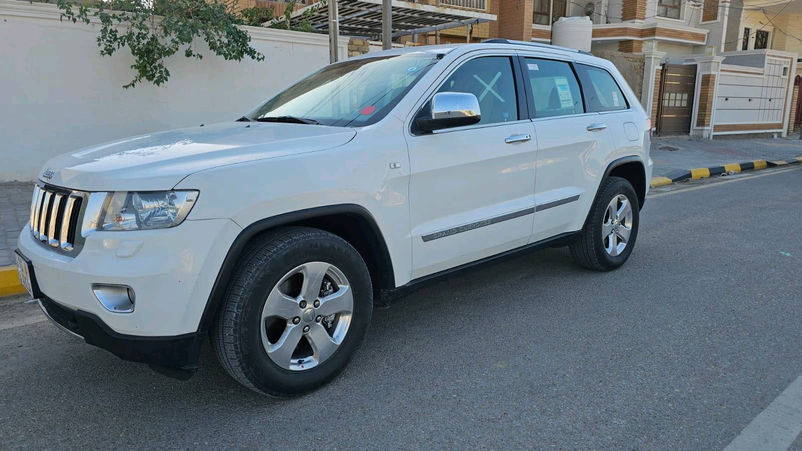 #جيب_شيروكي_لاريدو
#موديل 2013
السيارة  خليجي بنزين عادي رقم بغداد الدولي انكليزي حجم #المحرك 6 سلندر  3600 
#المسافة_المقطوعة8٢ الف حقيقي.. 

#مواصفات السيارة فول 1/1

1.شاشة كبيرة 

2.بصمة تشغيل 

3. مقاعد جلد اصليه 

4.كراسي كهرباء

5.داخل بيجي 

6.المقاعد تدفئة مع تبريد 

7.سلايت بنرواما

8. سستم صوت 

9.جنطة قطعتين 

10.يدات ستيل اصل 

11.تبريد قطعتين ثلج 

12.تحكم استيرن جهتين 

13.ناقل حركة ٨ نمر 

14.فور ويل 4×4

15.كاميرا خلفية دوارة أصلية 

16.حساسات امامي خلفي

17.زراكات لايت 

18.كلوب طوارئ بالجنطه

19.برده بالصندوق شركة

20. ماوس تحكم أنظمة القيادة 

21. بصمة أبواب