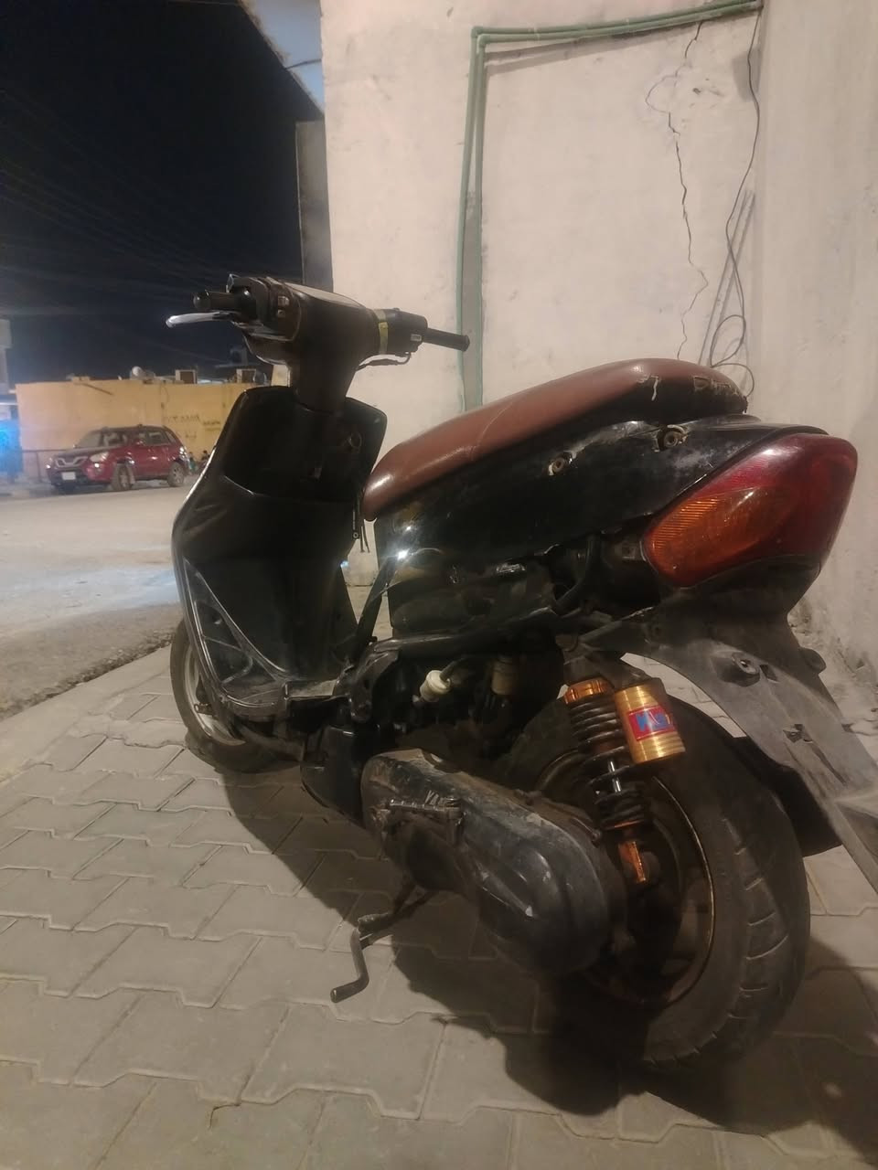 دراجه 9 زروف ياماها كلشي شغال بيه وسلف فقط باتري مال شغل توديك وترجعك  كلوبات كدام وره شغالات سعره 150 وبيهه مجال مكان بصره الاصمعي رقم ***********
