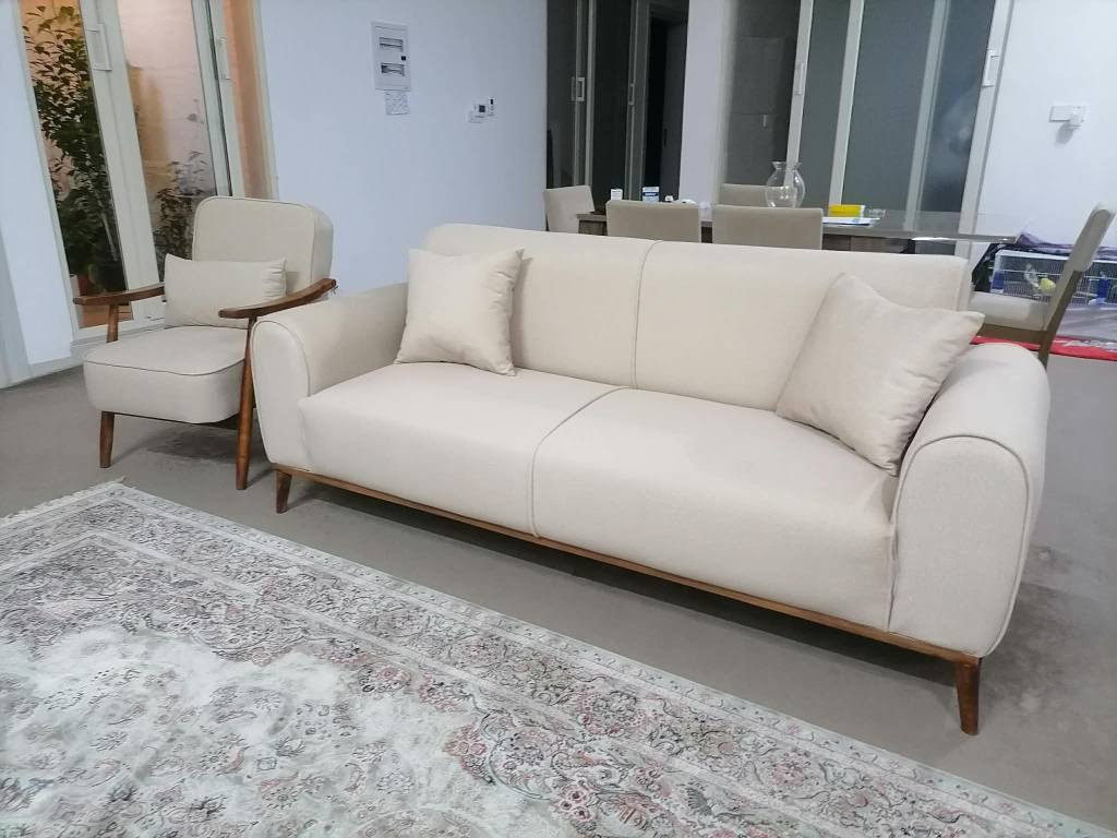 تاقم قەنەفەی دەستکرد لۆک لۆکە تازە کڕاوە هیچ عەیبێکی نییە پایە و چوارچێوەکەی داری زانە بە باشترین مەواد دروست کراوە
*********** كويسينجاك, أربيل
