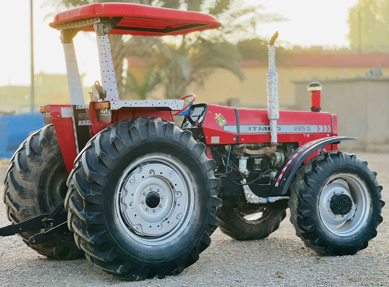 السلام عليكم مكلف بالنشر تركتر دبل ايراني باب الاول للبيع موديل 2012كله عل شركه رقم وسنويه رقم سليمانيه السعر 105ورقه وبيه مجال الاستفسار عل الرقم ***********
