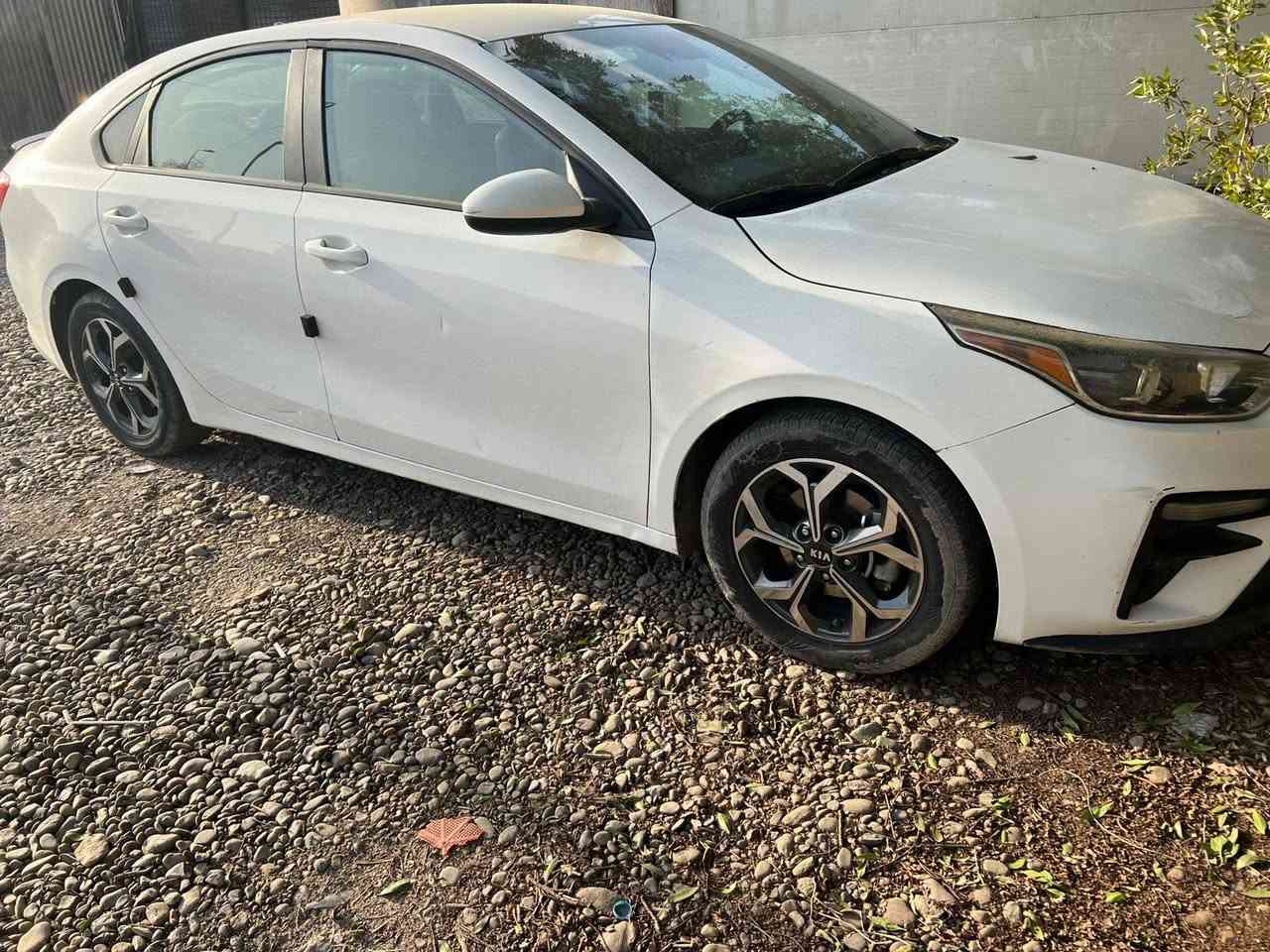 السلام عليكم فورتي موديل ١٩ كير خير من الله مكينه جديده سنور موجود بالمنشور صور حادث بالمنشور السعر ١٢٧ بيه مجال مكان سياره بغداد زيونه رقم هاتف خوان اني مكلف بالنشر رقم الهاتف صاحب سياره ***********
