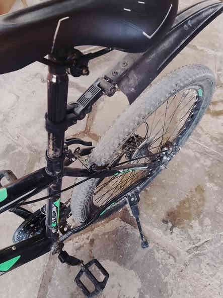 باسكل نظيف شهرين استعمال فقط بي كسر يده بريك الكدام والورى شويه ما تأثر كما ضاهر امامكم بل صوره سعر80 ألف قفل ومكان حي جزيرة قرب مستشفى الالماني رقم***********
